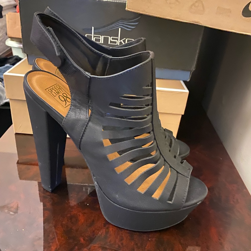 Black heels size 9
